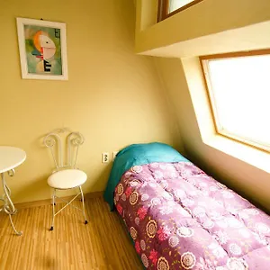 kimchee-sinchon-guesthouse-seoul.hotels-seoul.net/